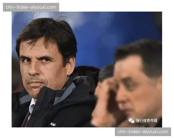 皇家社会防守漏洞：三中卫体系边路空当被利用分析